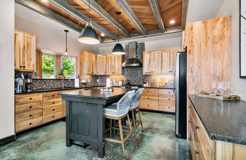 Fredericksburg House | Honey Hill The Back 20 | Rustic Country 2/2 Home | King Beds| Wildlife | Brilliant Stars