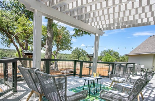 Fredericksburg House | Honey Hill The Back 20 | Rustic Country 2/2 Home | King Beds| Wildlife | Brilliant Stars