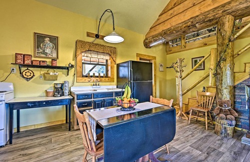 Nappanee Cabin | 'Honey House Cabin' - A Quiet Countryside Retreat!