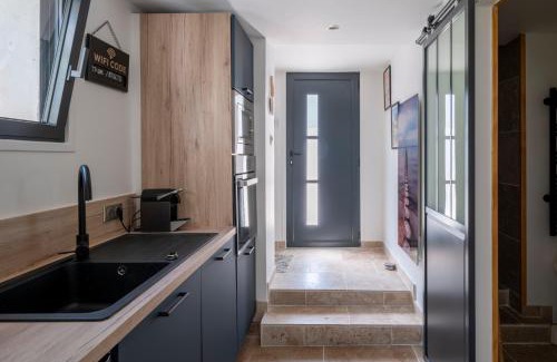 La Ciotat Apartment | Honey Moon - studio romantique Jacuzzi et écran cinema