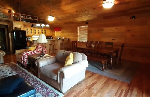 Jefferson House | Honey's Place waterfront Vacation rental Karnack Texas Caddo Lake
