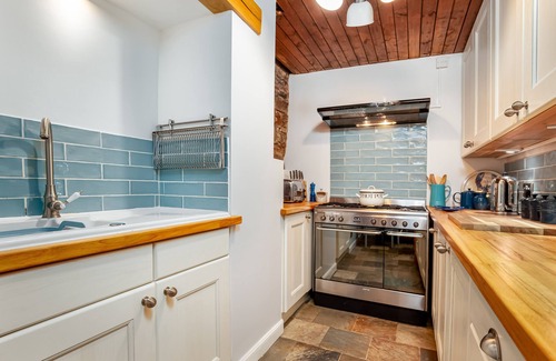 Cellardyke Cottage | Honeybee Cottage- stunning home on Fife coast
