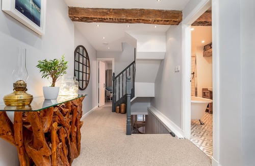 Cellardyke Cottage | Honeybee Cottage- stunning home on Fife coast