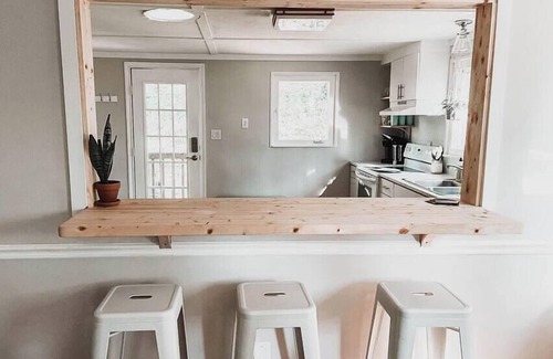 Hendersonville House | Honeybee Haven, 2 BD Cottage with Beautiful Garden