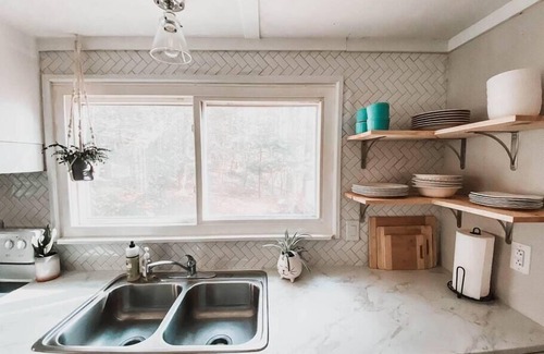 Hendersonville House | Honeybee Haven, 2 BD Cottage with Beautiful Garden