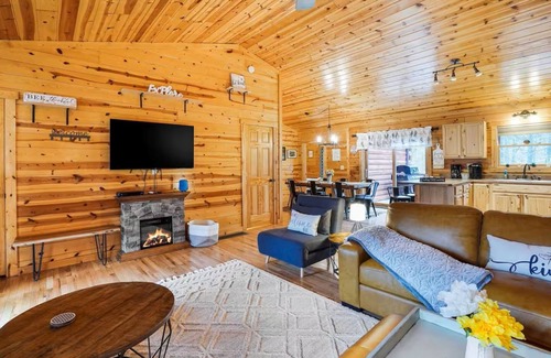 Logan Cabin | Honeybee Hideaway | Hot-Tub, Game Rm, Pond