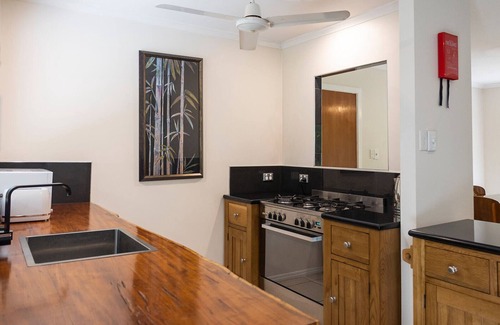 Speewah House | Honeybee House - Tropical Retreat on Acreage