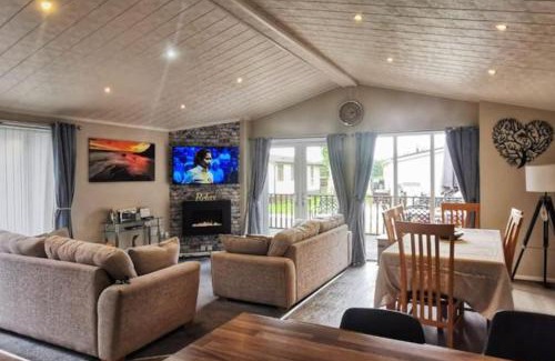 Wisbech Ski Chalet | Honeybee Lodge