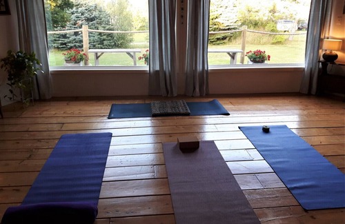 Corran Ban Cottage | Honeycomb Cottage - bright, airy and spacious sanctuary with water view!