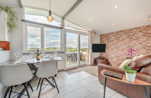 Llanybri House | Honeycrisp Lodge