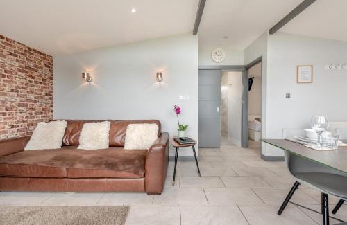 Llanybri House | Honeycrisp Lodge