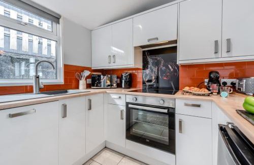 Llanybri House | Honeycrisp Lodge