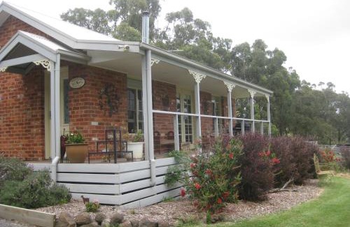 Yellingbo Bed & Breakfast | Honeyeater Cottage