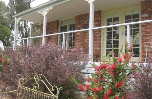 Yellingbo Bed & Breakfast | Honeyeater Cottage