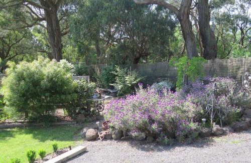 Yellingbo Bed & Breakfast | Honeyeater Cottage