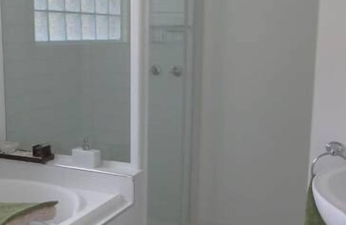Yellingbo Bed & Breakfast | Honeyeater Cottage Bed and Breakfast