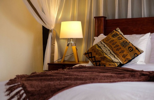 Thorny Bush Game Reserve Hotel | Honeyguide Tented Safari Camps - Mantobeni