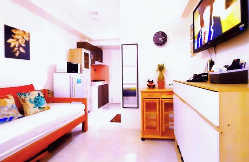 Silang Junction South Condo | HoneyLove 1BR *free Pool, Parking *View-Deck