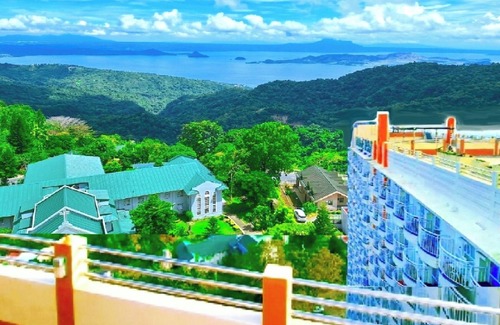 Silang Junction South Condo | HoneyLove 1BR *free Pool, Parking *View-Deck