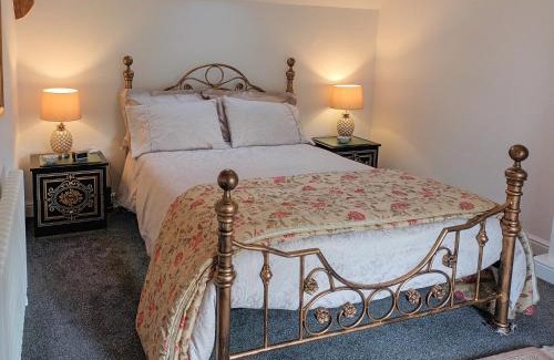Upton Cheyney House | Honeymead Cottage
