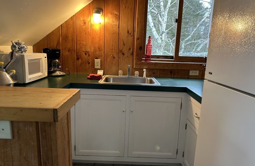 Seawall Cabin | Honeymoon Retreat, quiet and private. Acadia National Park. Major updates 2024!