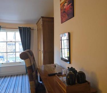 Llanidloes Hotel | Honeymoon Suite - The Unicorn Hotel