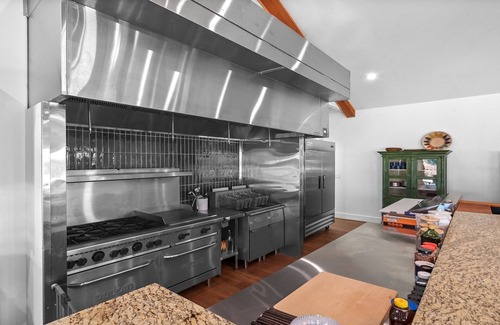 Graham Apartment | Honeymooners Delight, Private Hot tub/FirePit,Pool