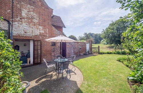 Falkenham Cottage | Honeypot Cottage, Falkenham