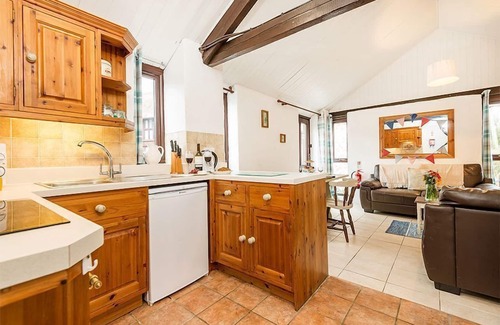 Whitchurch Canonicorum Cottage | Honeypot Cottage - with Logburner, Indoor Pool, Spa, Sauna, Aplacas! Sleeps 3 guests in 2 bedrooms