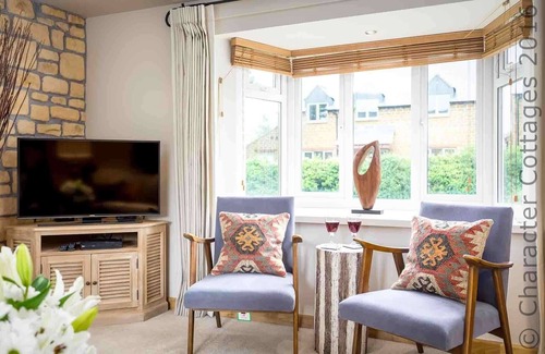 Sibford Gower Cottage | HONEYSUCKLE COTTAGE (MIDDLE TYSOE), pet friendly in Tysoe