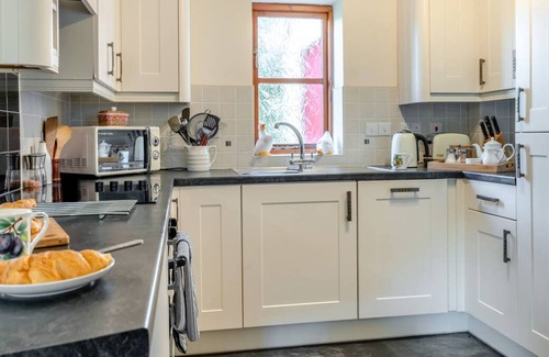 Llanfyrnach House | Honeysuckle Cottage - Wellstone