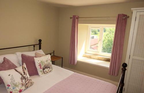 Richmond Apartment | Honeysuckle Cottage