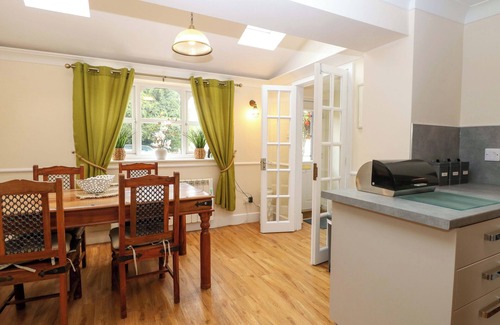 Swaffham Cottage | HONEYSUCKLE COTTAGE, pet friendly, with open fire in Swaffham