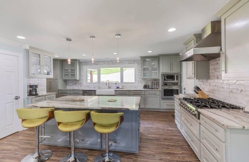 Seneca House | Honeysuckle Lake Keowee Waterfront Retreat