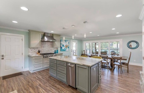 Seneca House | Honeysuckle Lake Keowee Waterfront Retreat