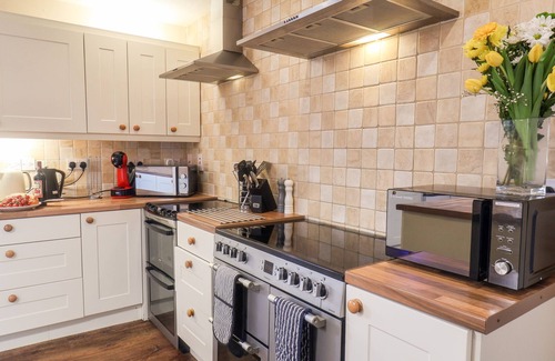 Reighton Cottage | HONEYSUCKLE, pet friendly, with hot tub in Filey