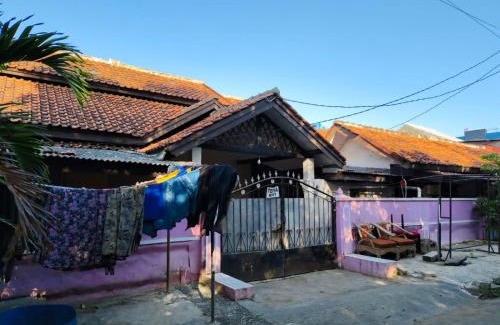 West Cirebon House | Hong Kost Homestay Putra Csb Mall