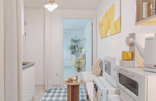 Yeonnam-dong Apartment | Hongdae, Cafe Street, Free Breakfast, Luggage keep