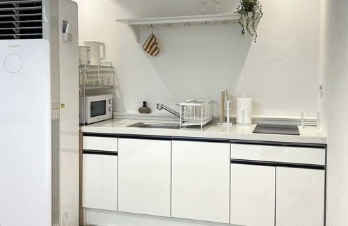 Seogyo-dong Apartment | Hongdae Station Direct Access New Opening with Massage Chair and AC