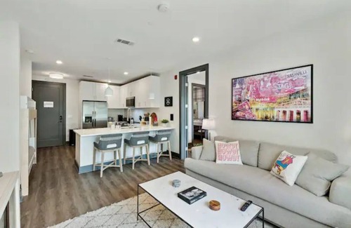 Rolling Mill Hill Condo | Honky Tonk Highway BNB
