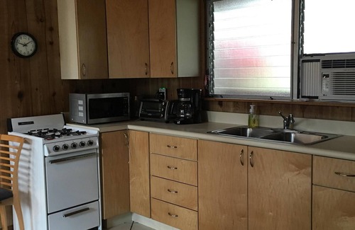 Hilo Apartment | Honolii Black Sand Beach Vacation Rental