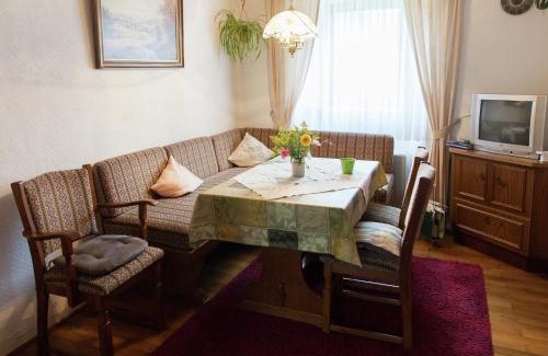 Hontheim House | Hontheim Farmhouse Retreat, cleaning included