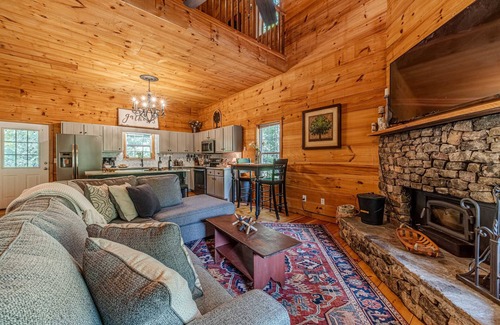 Sautee Nacoochee Cabin | Hoo`s There Hideaway | 2BR 2BA | Hot Tub | Pool Table | Jetted Tub | Fire Pit