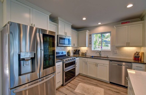 Burley House | Hood Canal waterfront five bedrooms hottub watercrafts boat launch Olympic view