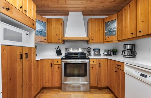 East Kootenay Cabin | Hoodoo Haven | Game Room | Pets | Fireplace | Tennis