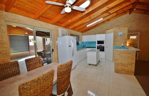 Kalbarri House | Hook, Wine and Sinker