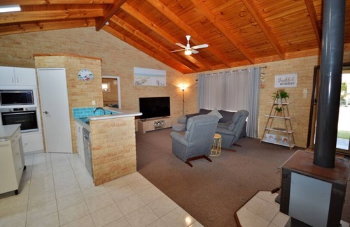 Kalbarri House | Hook, Wine and Sinker