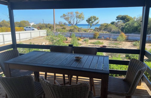 Minlacowie House | Hooked on Hardwicke - Short walk to the beach! Off Peak special!