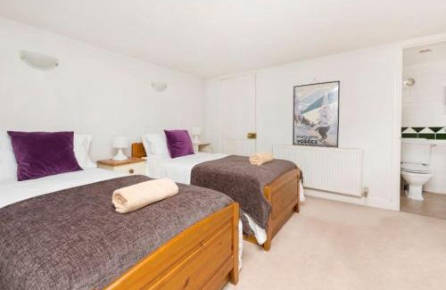 Deal House | Hoop & Griffin