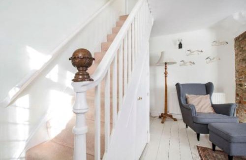 Deal House | Hoop & Griffin